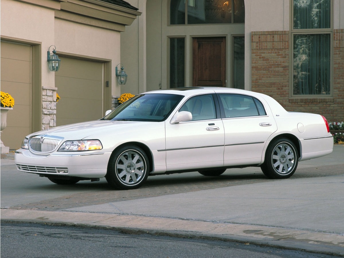 lincoln town car 2004 1LNHM81W54Y687777 image lincoln town car 2004 1LNHM81W54Y687777 image